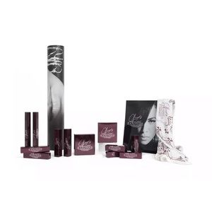 MAC Aaliyah’s Limited-Edition Collector’s Box New